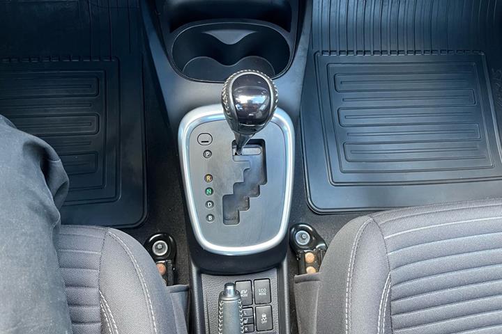 Rød Toyota Yaris fra 2018