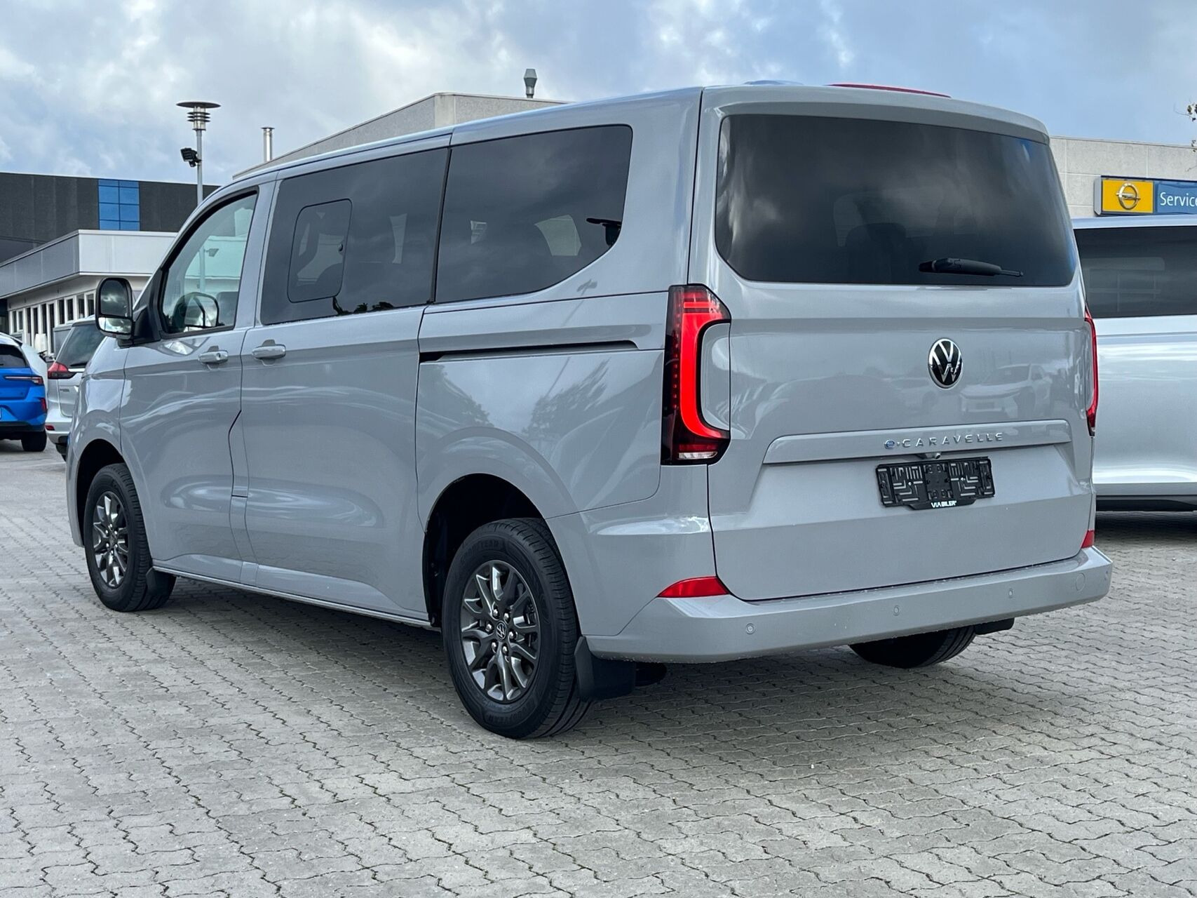 Grå VW e-Caravelle fra 2025
