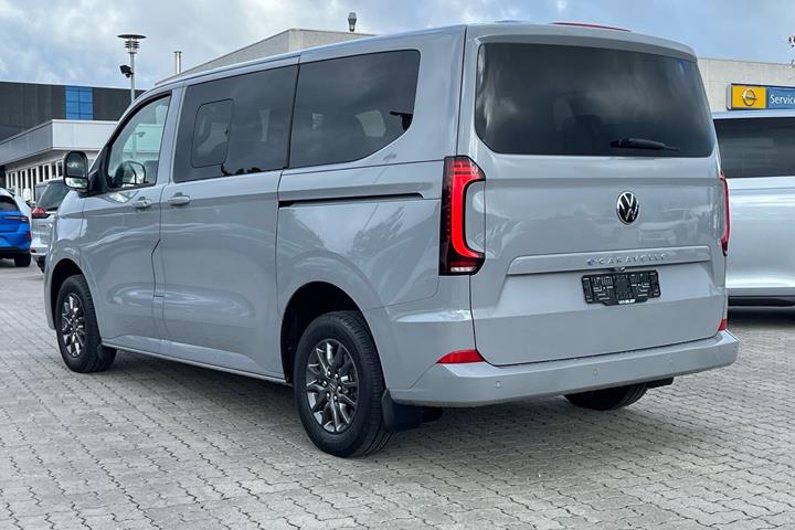 Grå VW e-Caravelle fra 2025