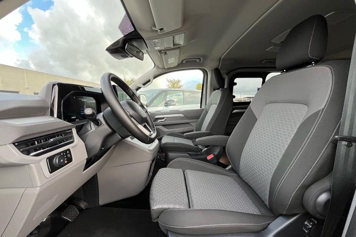 Grå VW e-Caravelle fra 2025