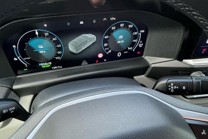 Grå VW e-Caravelle fra 2025