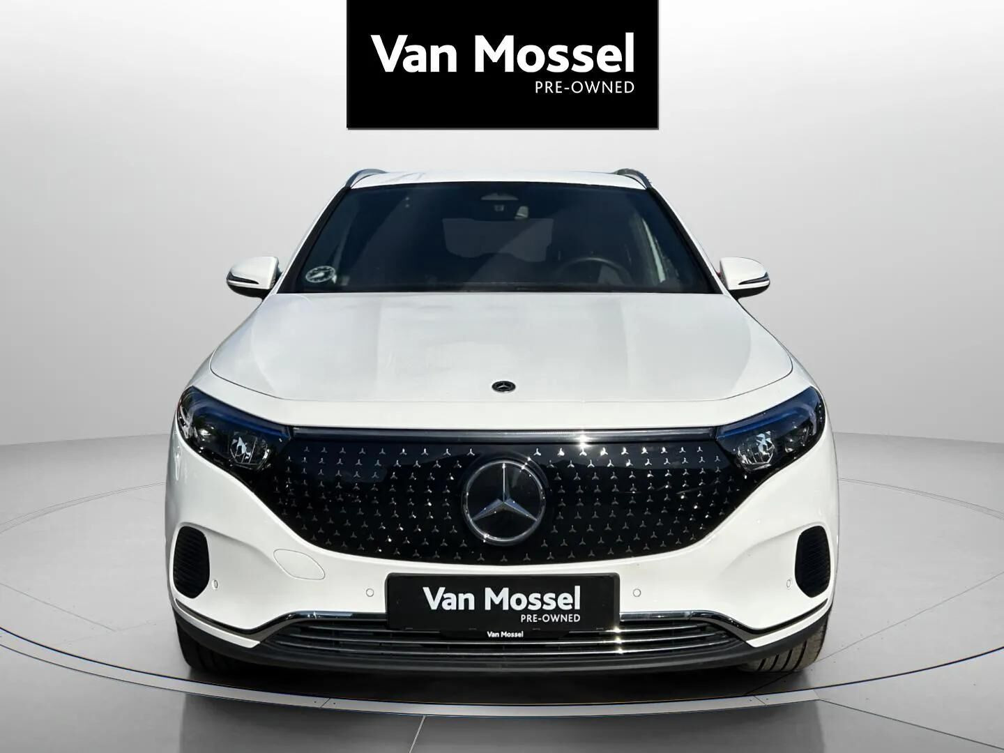 Hvid Mercedes EQA250 fra 2024