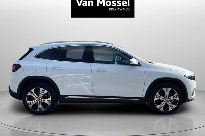 Hvid Mercedes EQA250 fra 2024