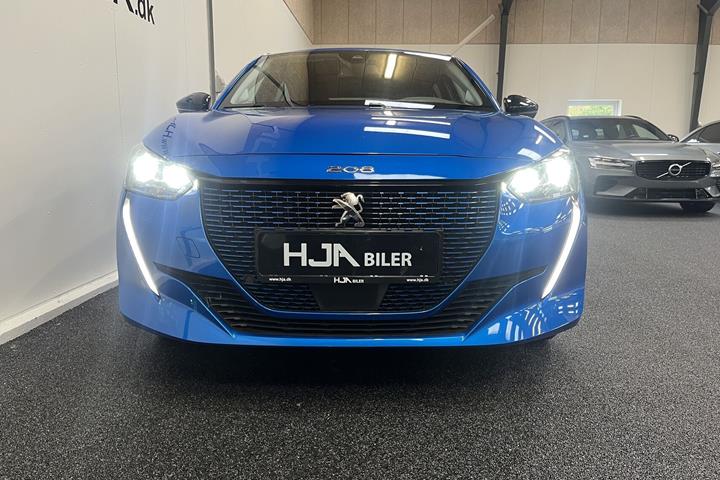 Blå Peugeot e-208 fra 2022
