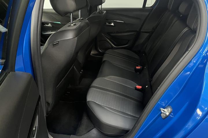 Blå Peugeot e-208 fra 2022