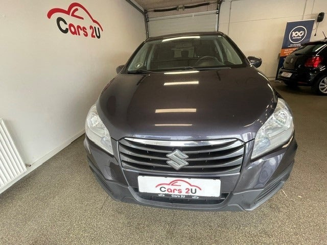 Grå Suzuki S-Cross fra 2015