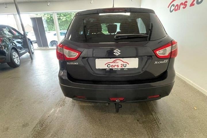 Grå Suzuki S-Cross fra 2015