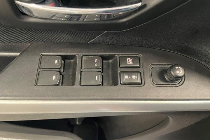 Grå Suzuki S-Cross fra 2015
