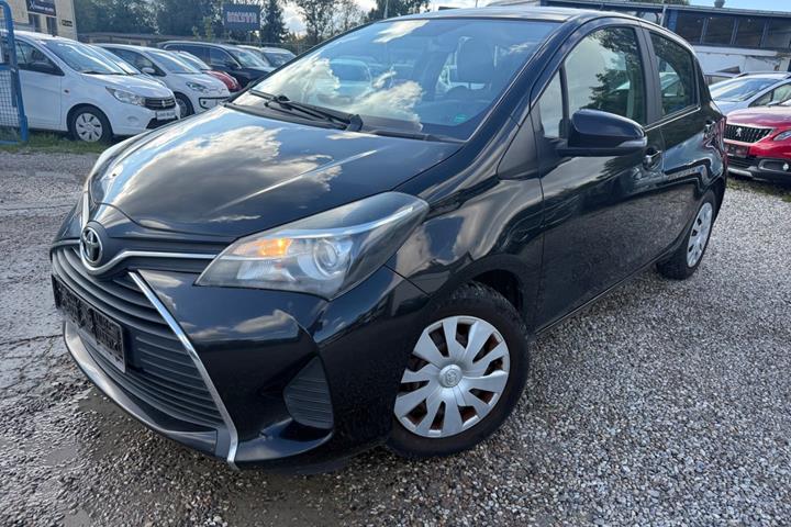 Sort Toyota Yaris fra 2014