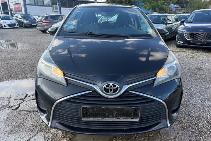 Sort Toyota Yaris fra 2014