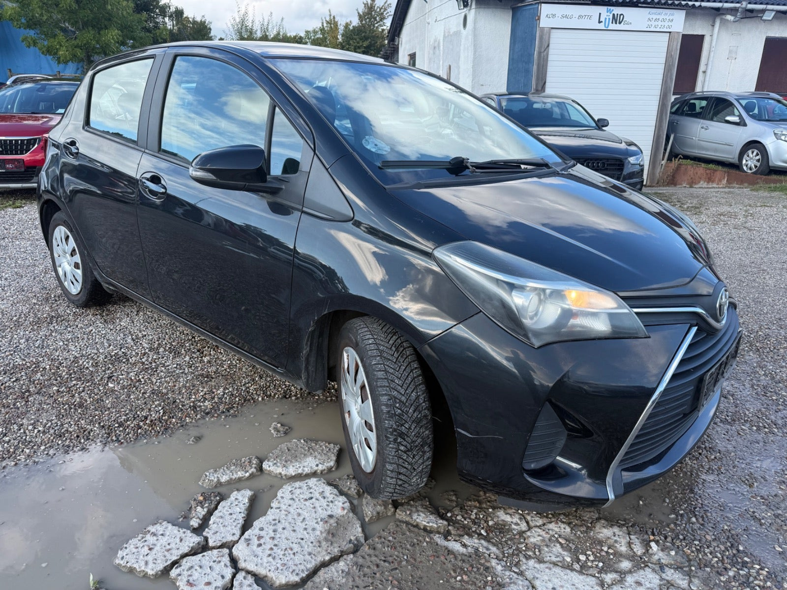 Sort Toyota Yaris fra 2014