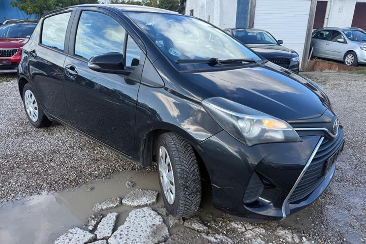 Sort Toyota Yaris fra 2014