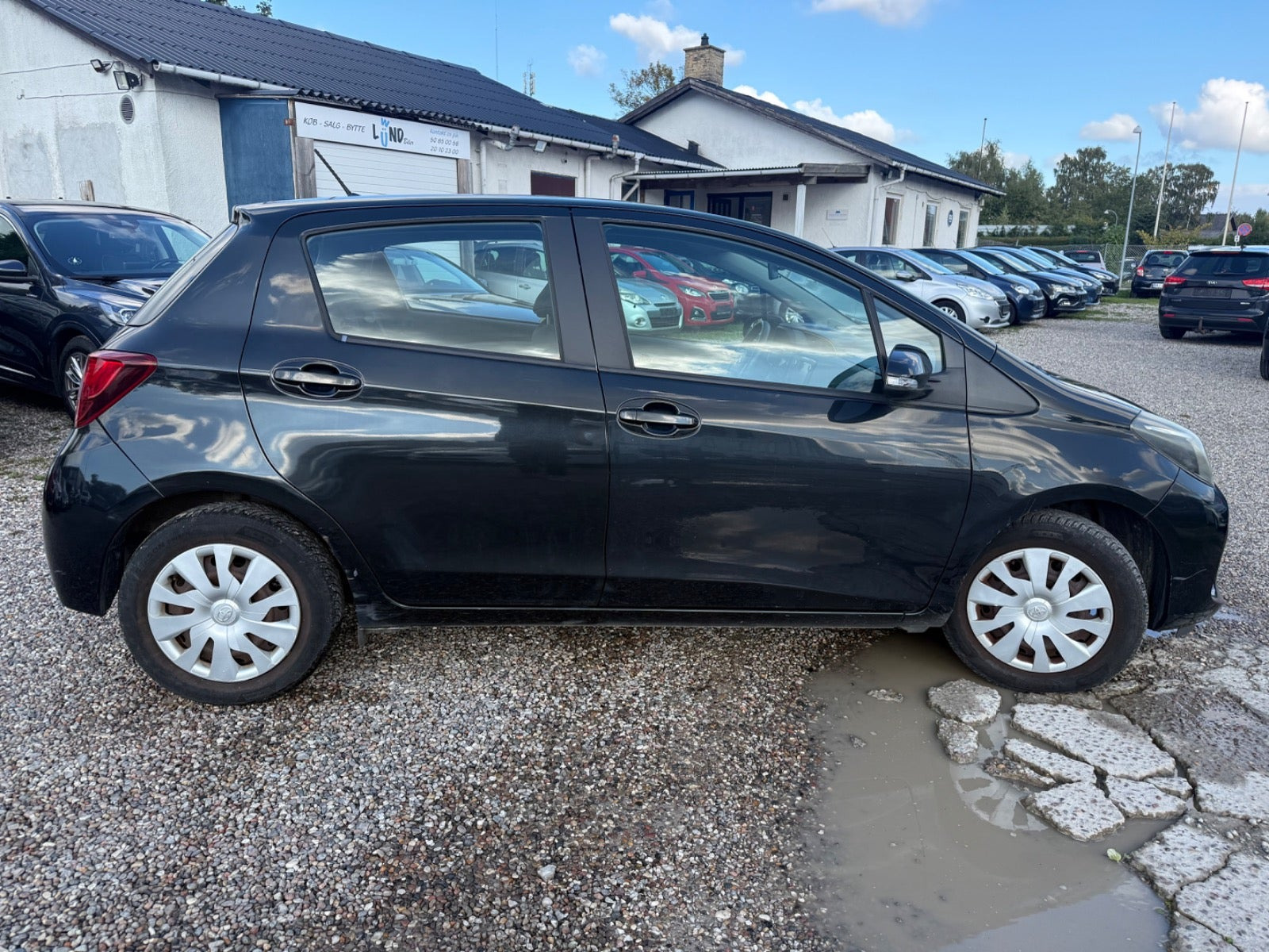 Sort Toyota Yaris fra 2014
