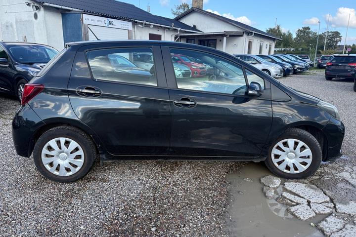 Sort Toyota Yaris fra 2014
