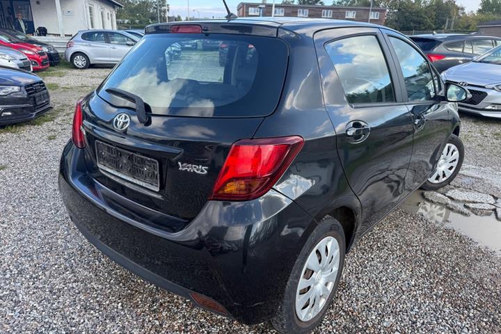 Sort Toyota Yaris fra 2014