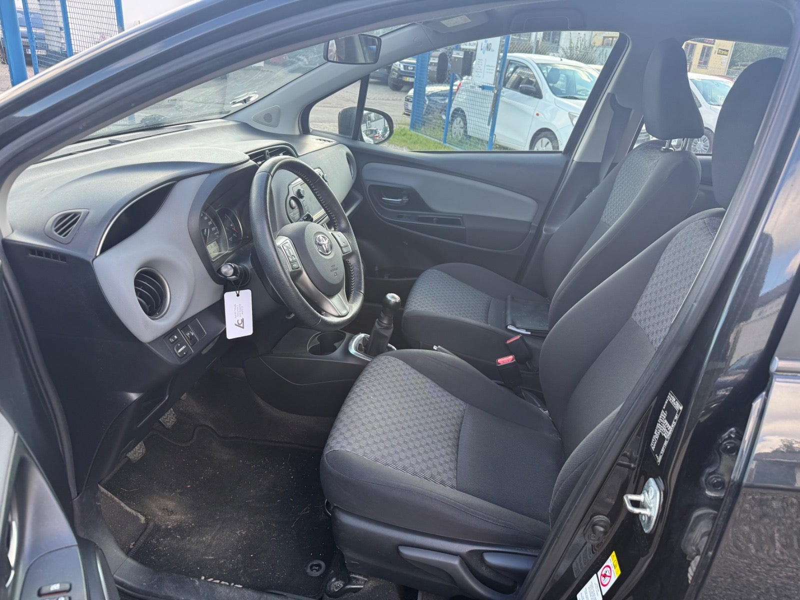 Sort Toyota Yaris fra 2014