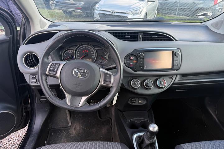 Sort Toyota Yaris fra 2014