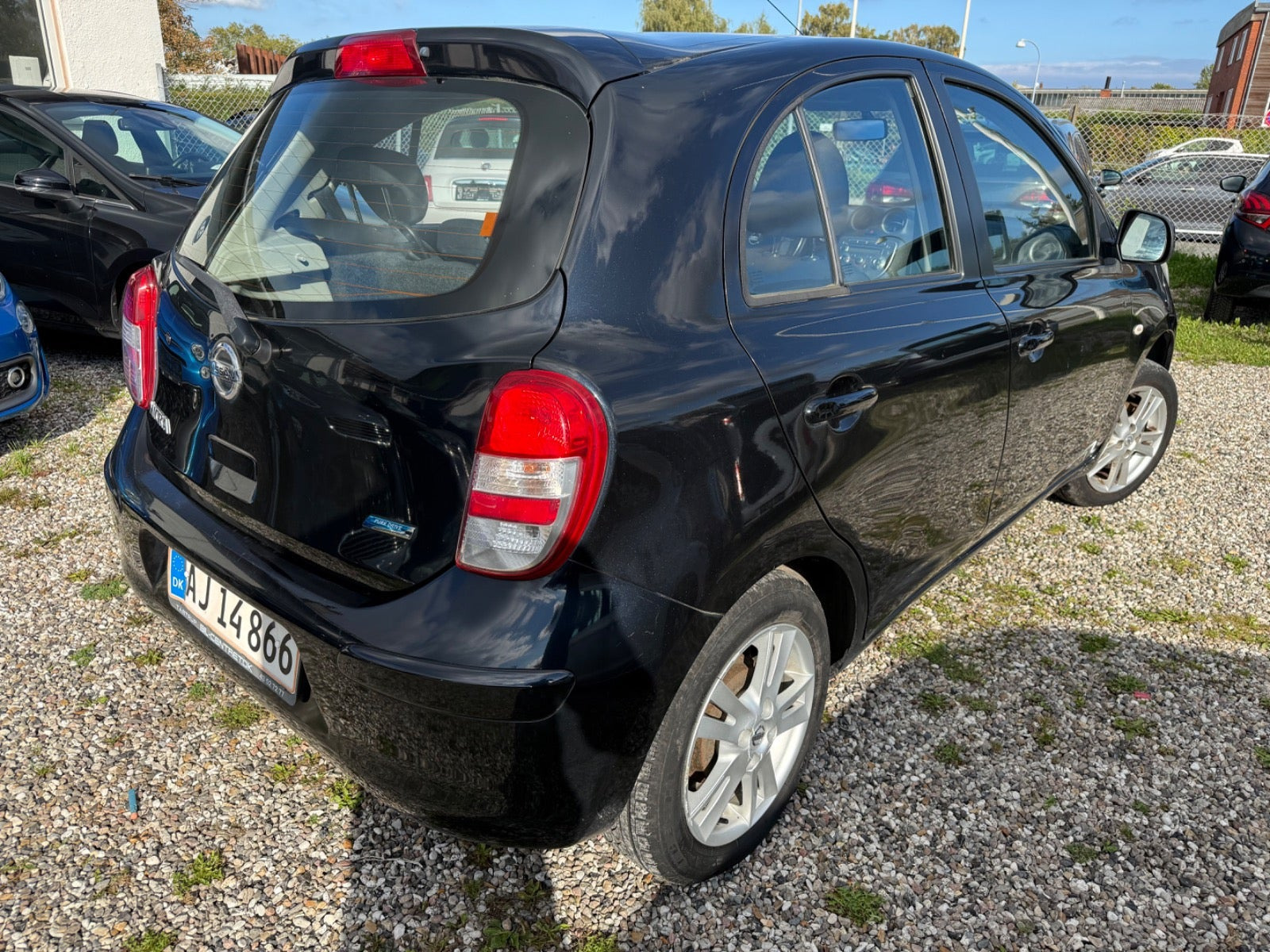 Sort Nissan Micra fra 2011