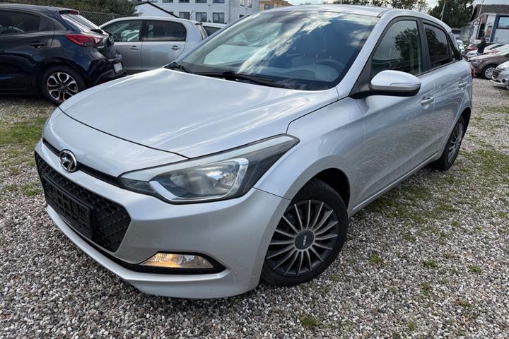 Sølv Hyundai i20 fra 2015