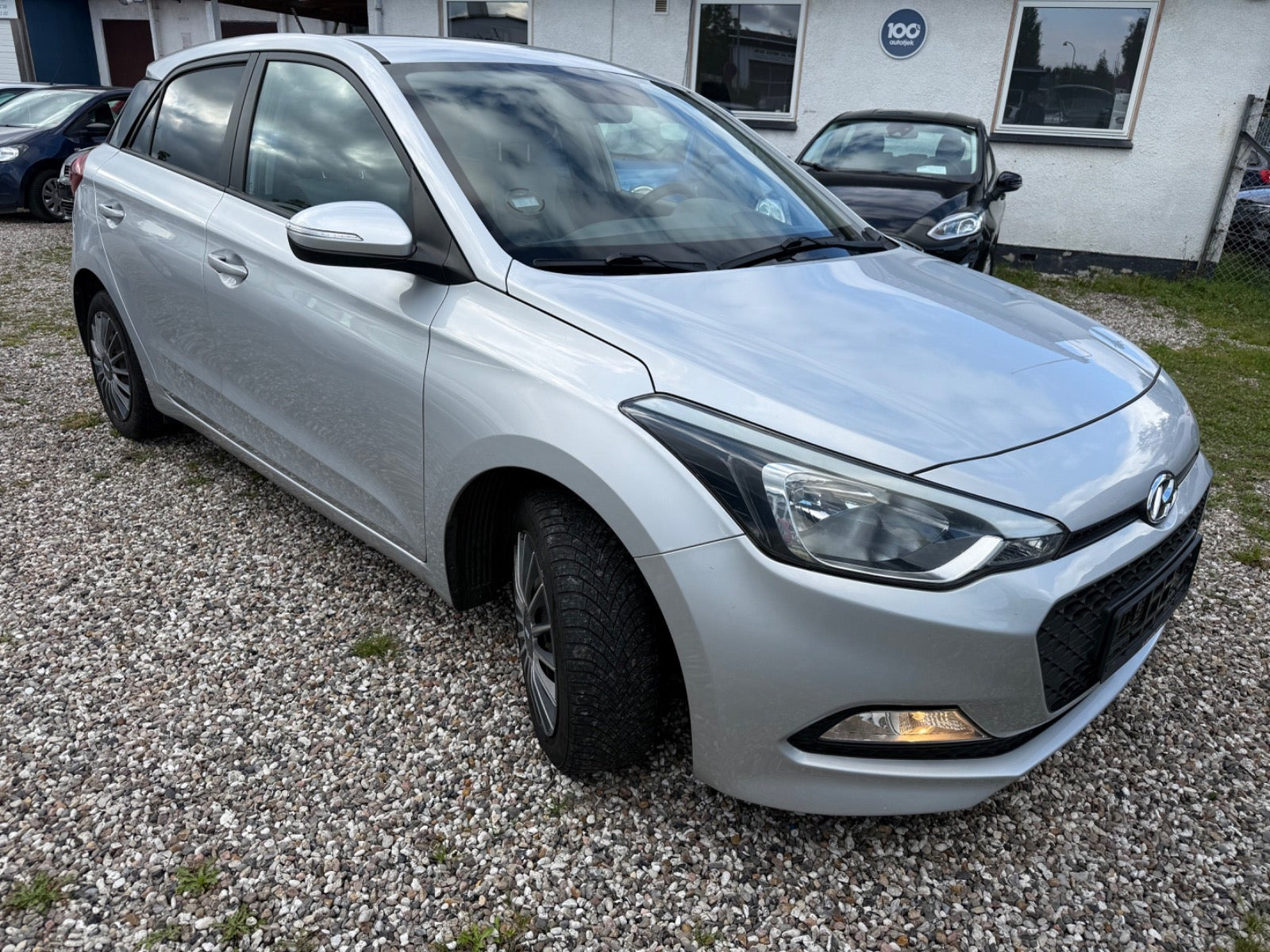 Sølv Hyundai i20 fra 2015