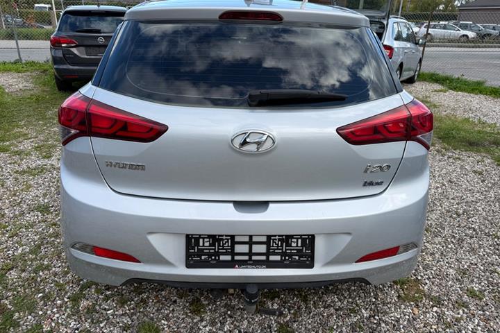 Sølv Hyundai i20 fra 2015