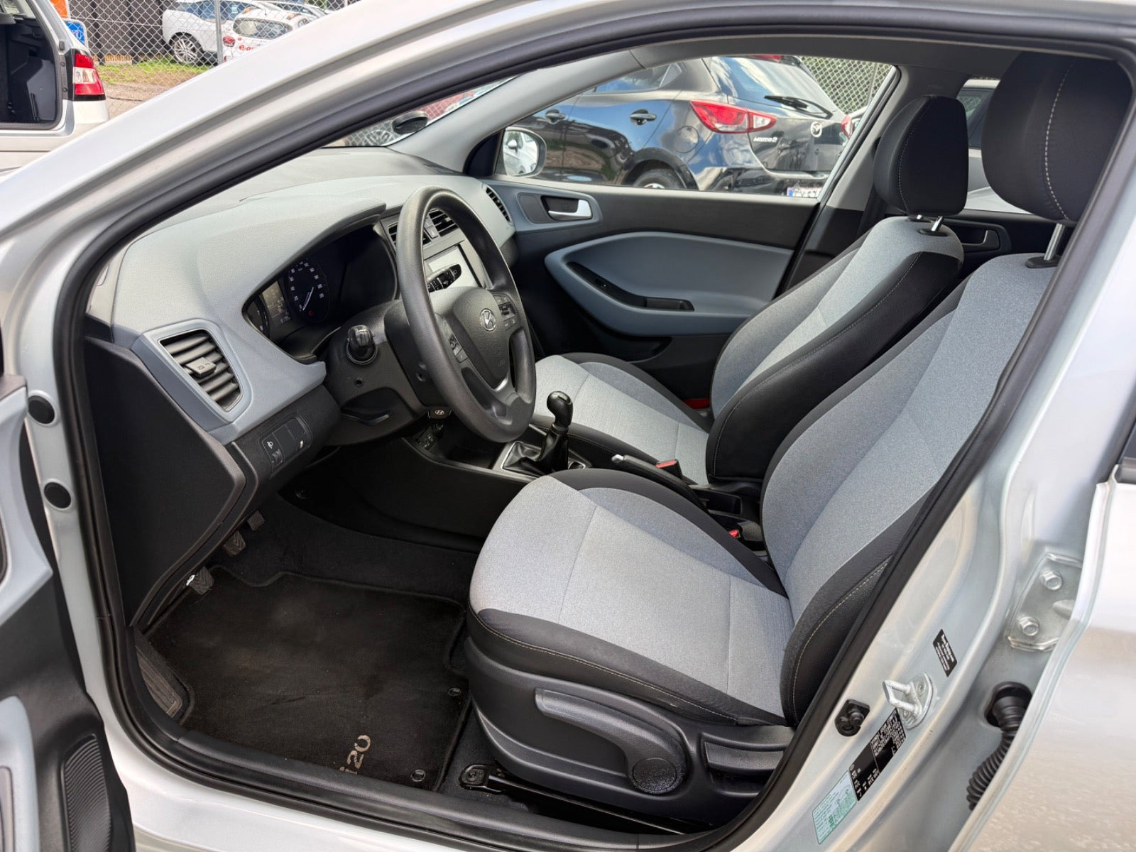 Sølv Hyundai i20 fra 2015