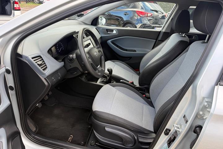 Sølv Hyundai i20 fra 2015
