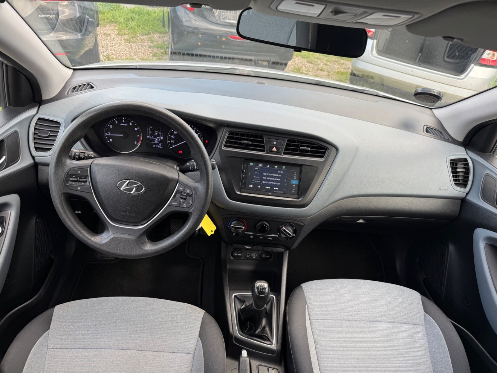 Sølv Hyundai i20 fra 2015