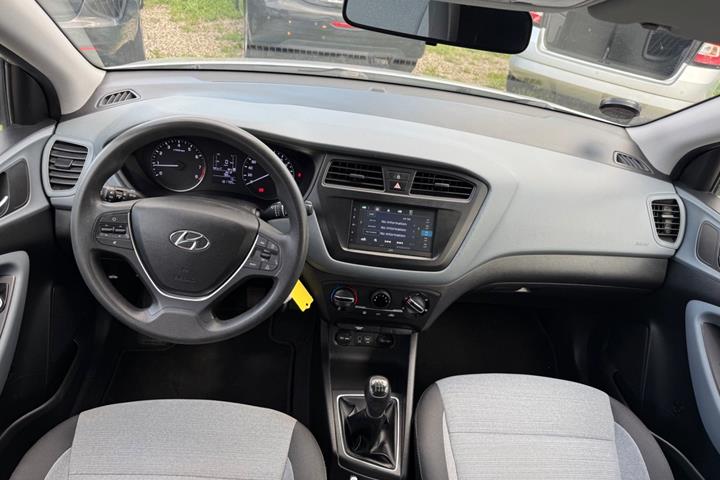 Sølv Hyundai i20 fra 2015