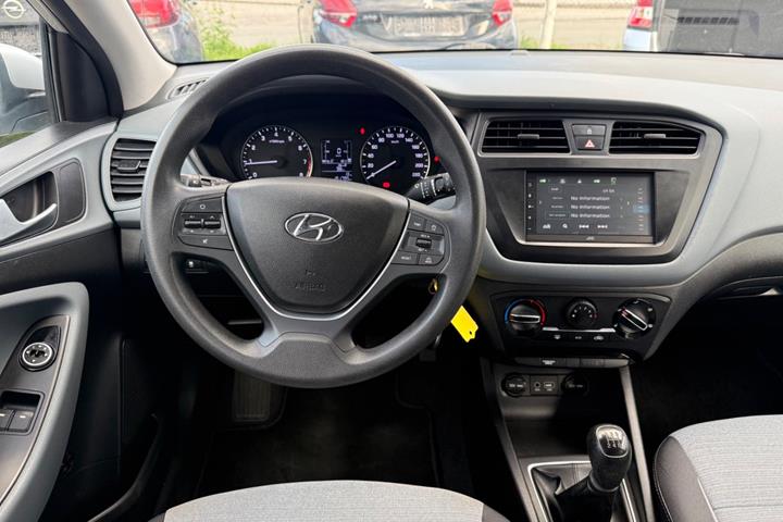 Sølv Hyundai i20 fra 2015