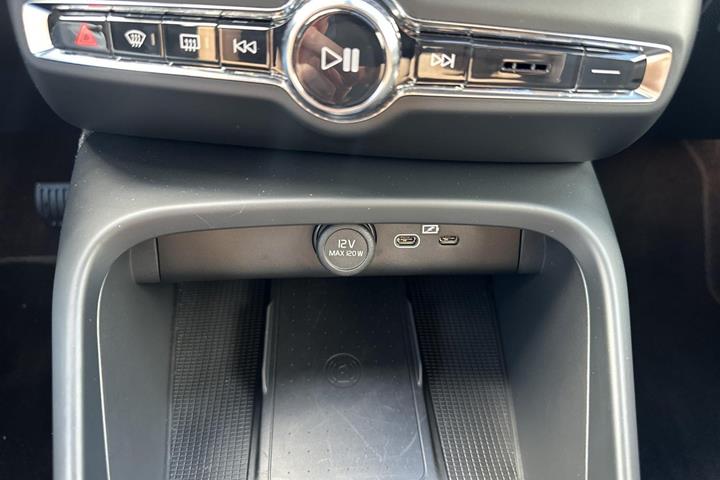 Grøn Volvo C40 fra 2024