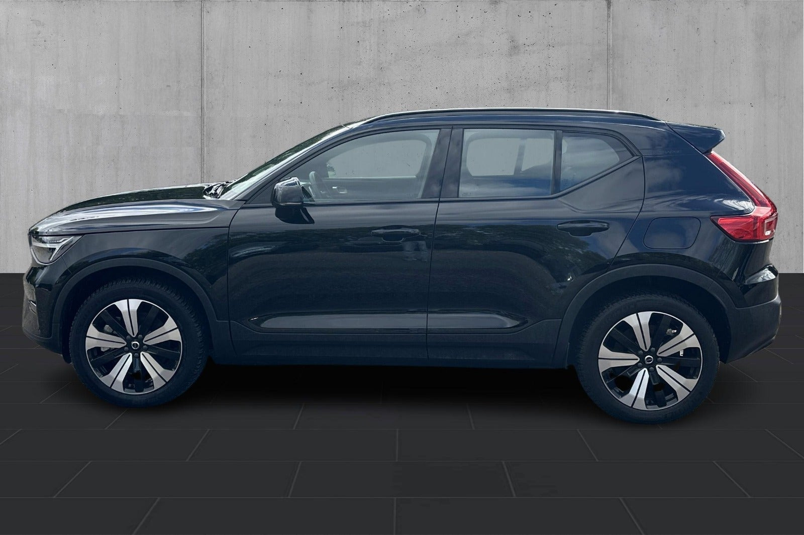 Sort Volvo XC40 fra 2023