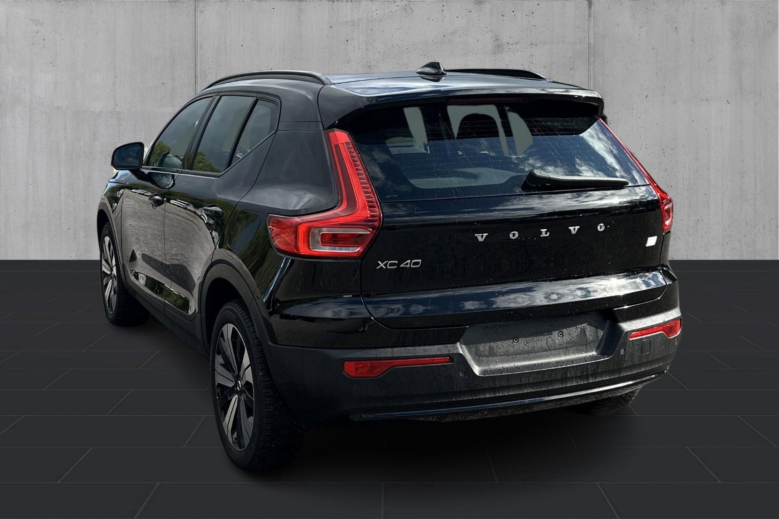 Sort Volvo XC40 fra 2023