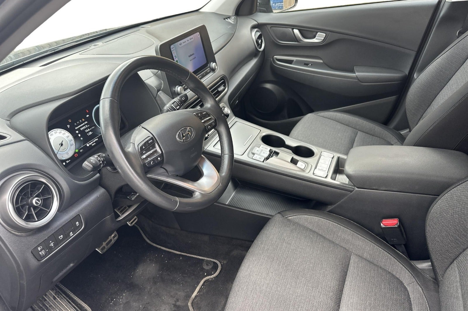 Blå Hyundai Kona fra 2022