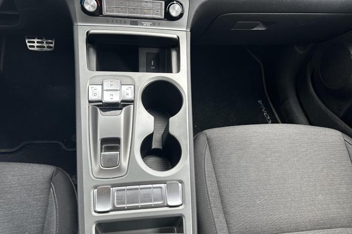 Blå Hyundai Kona fra 2022
