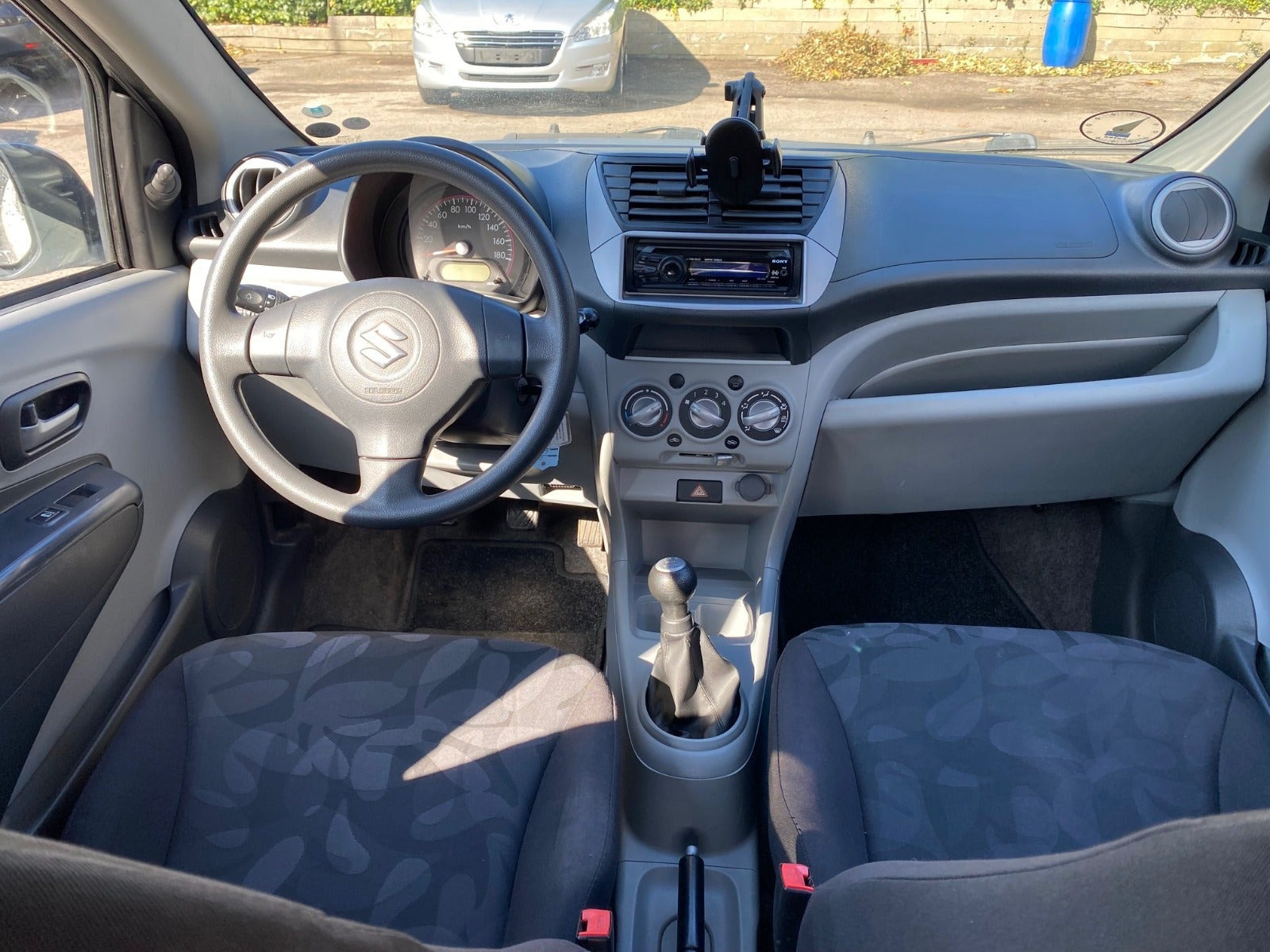 Sølv Suzuki Alto fra 2010