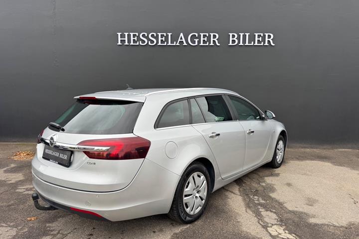 Sølv Opel Insignia fra 2016