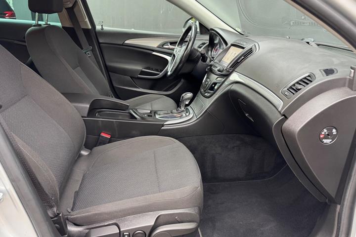 Sølv Opel Insignia fra 2016
