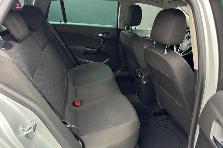 Sølv Opel Insignia fra 2016
