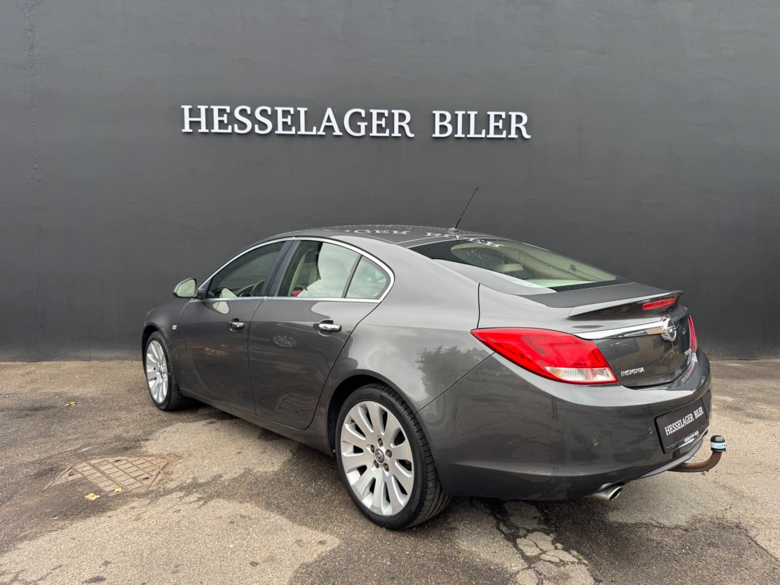 Grå Opel Insignia fra 2011