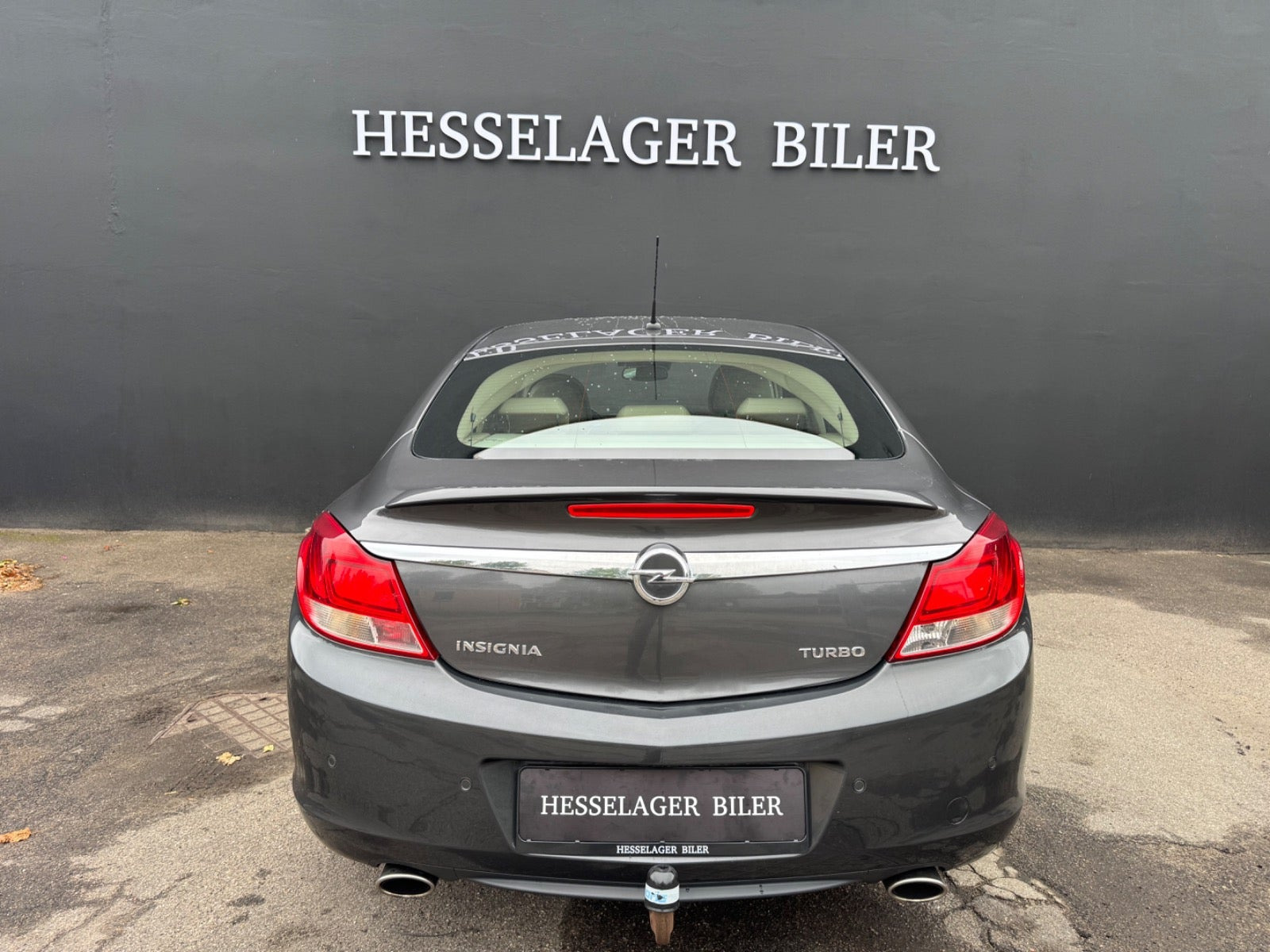 Grå Opel Insignia fra 2011