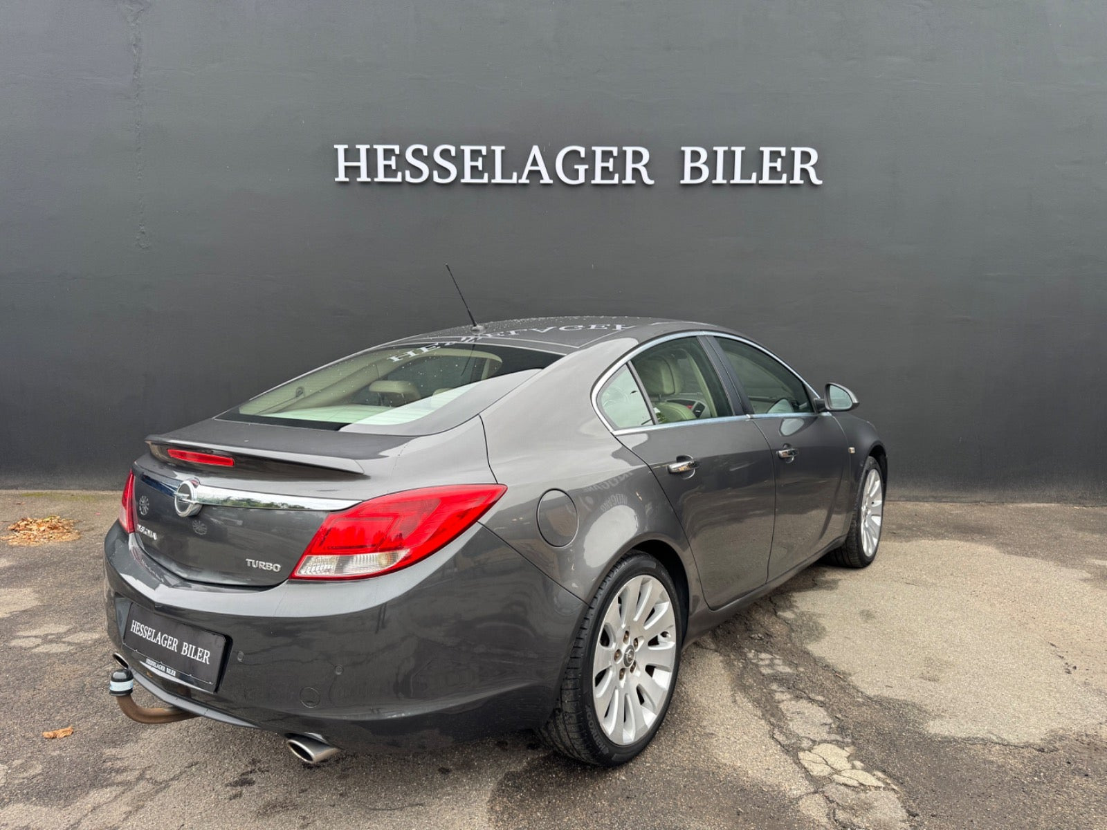 Grå Opel Insignia fra 2011