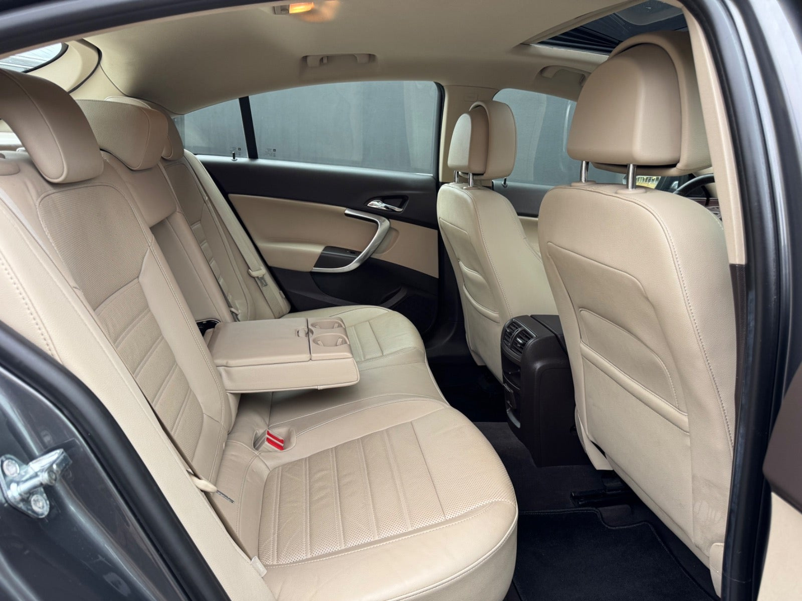 Grå Opel Insignia fra 2011