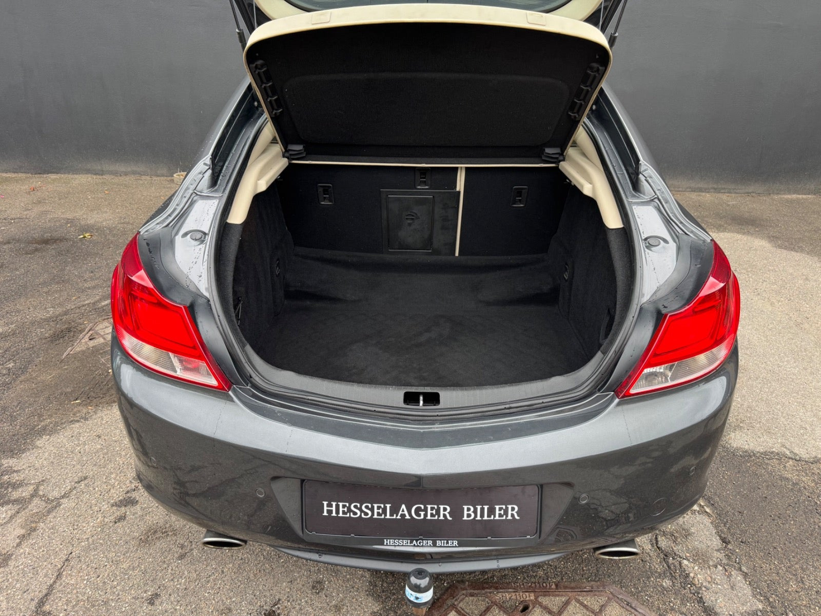 Grå Opel Insignia fra 2011