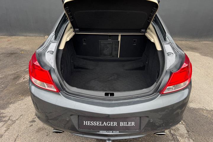 Grå Opel Insignia fra 2011