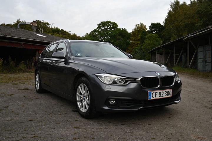 Grå BMW 320i fra 2019