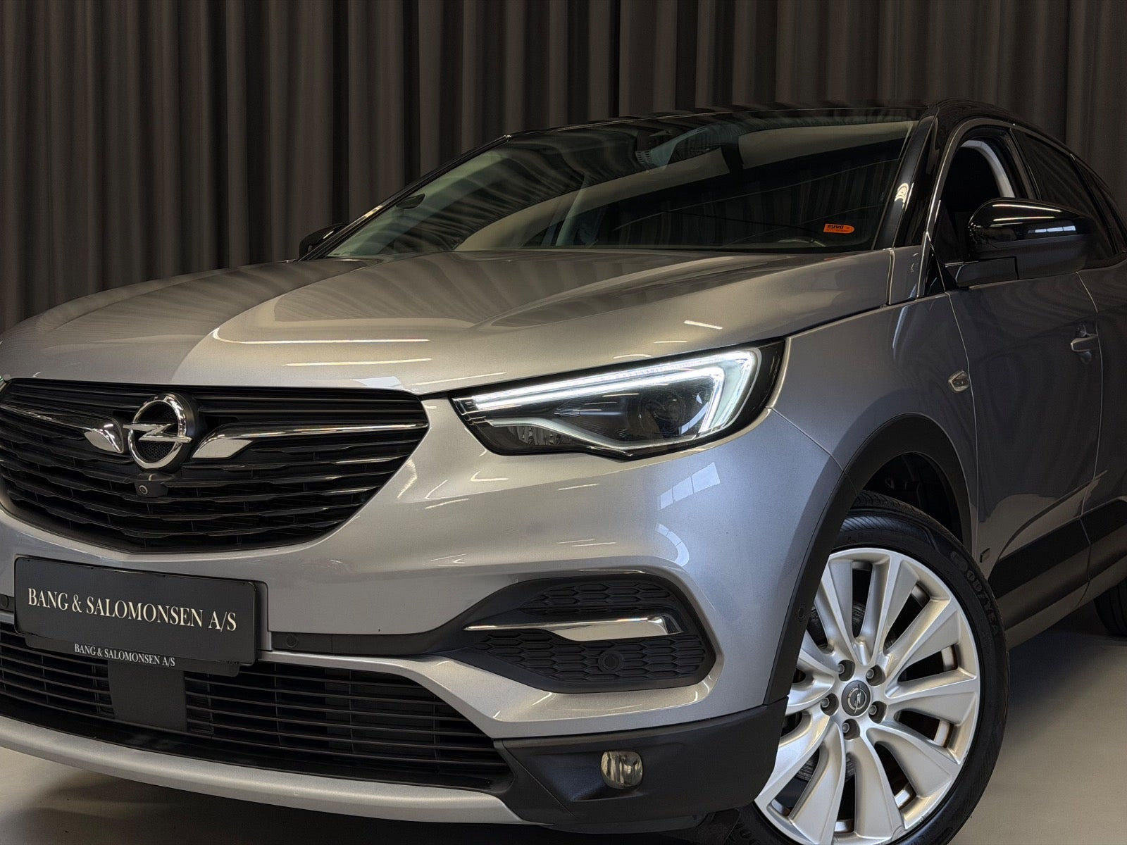 Grå Opel Grandland X fra 2020