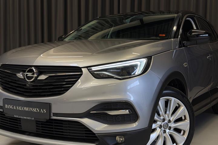 Grå Opel Grandland X fra 2020