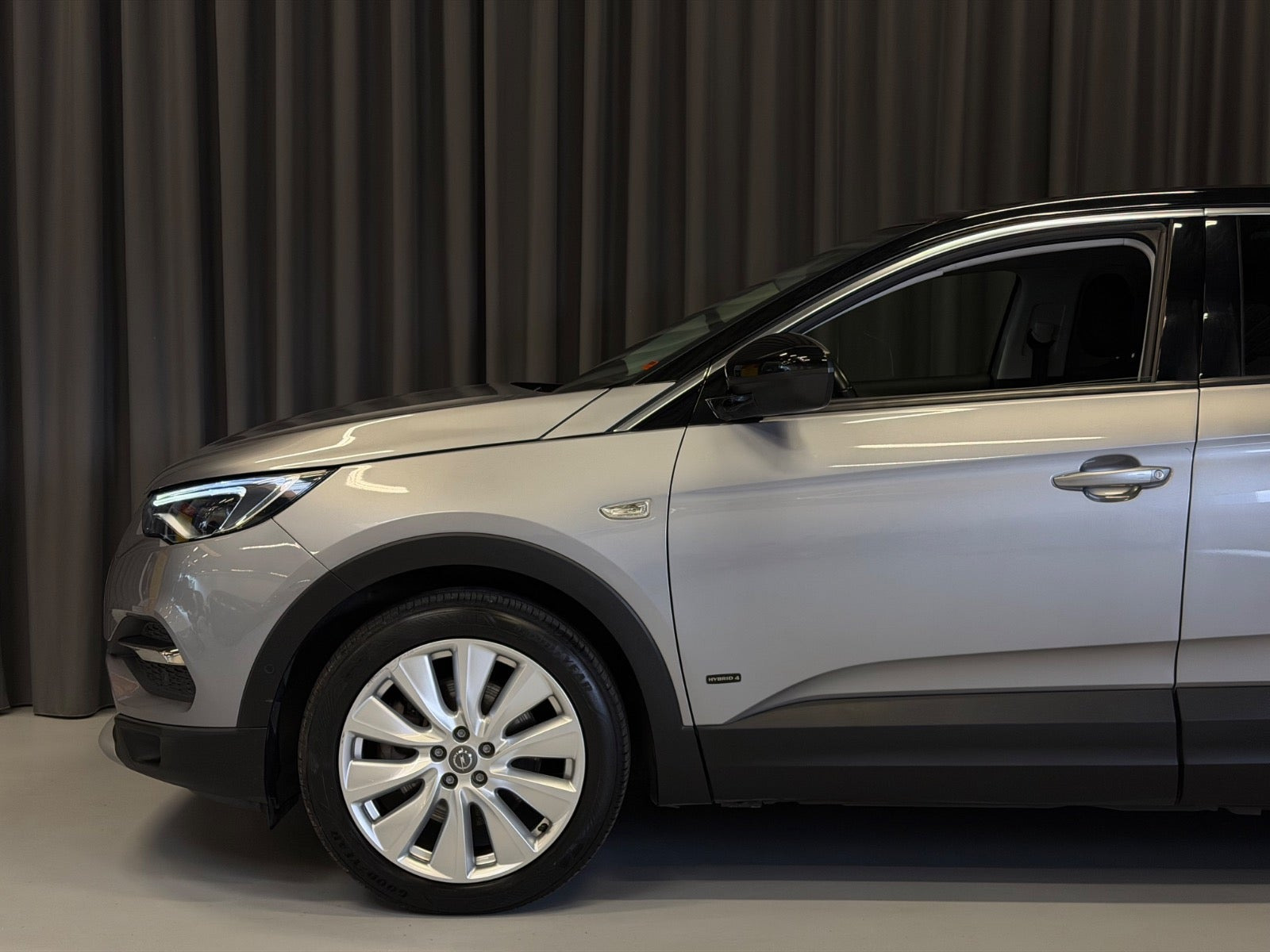 Grå Opel Grandland X fra 2020