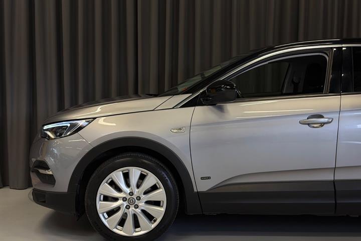 Grå Opel Grandland X fra 2020